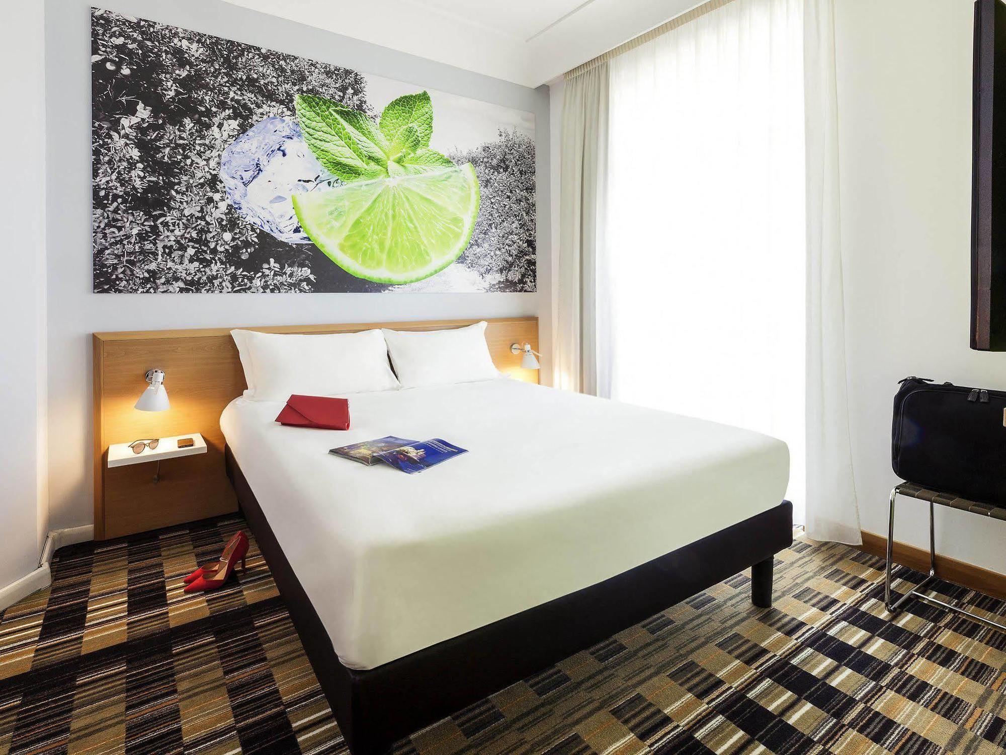 Ibis Styles Napoli Garibaldi Hotel Eksteriør billede