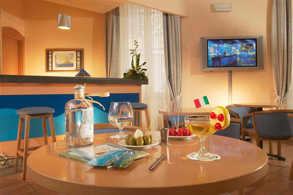 Ibis Styles Napoli Garibaldi Hotel Restaurant billede